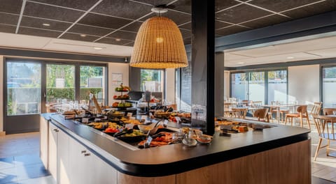 Daily buffet breakfast for a fee