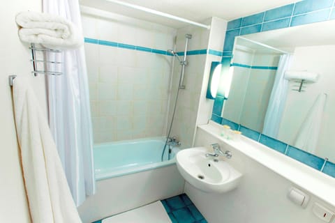 Combined shower/tub, eco-friendly toiletries, hair dryer, towels