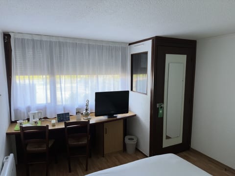 Standard Room, 1 Double Bed | Premium bedding, desk, blackout drapes, soundproofing