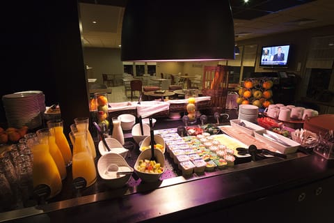 Breakfast and dinner served, Regional cuisine