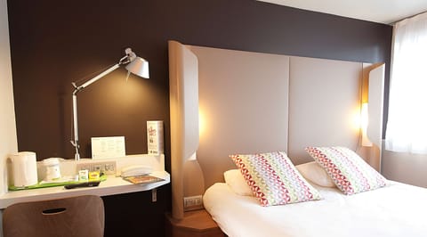 Standard Room, 1 Double Bed | 1 bedroom, premium bedding, desk, soundproofing