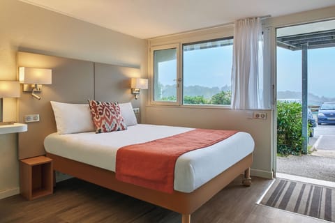 Double Room | Iron/ironing board, free WiFi, bed sheets