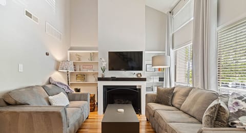 Open, airy, and oh-so-inviting. Welcome to your new happy place.