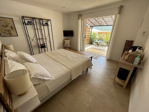 Classic Suite, Patio, Mountain View | 1 bedroom, WiFi (free)