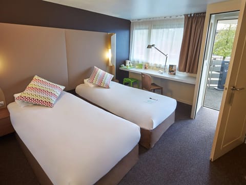 1 bedroom, premium bedding, individually furnished, desk