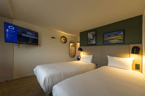 Standard Room, 2 Twin Beds | Premium bedding, desk, blackout drapes, soundproofing