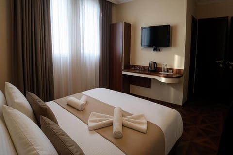 Desk, laptop workspace, free WiFi