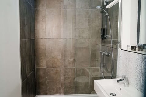 Shower, eco-friendly toiletries, hair dryer, towels