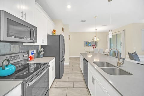 10-4927WindermereAve_10