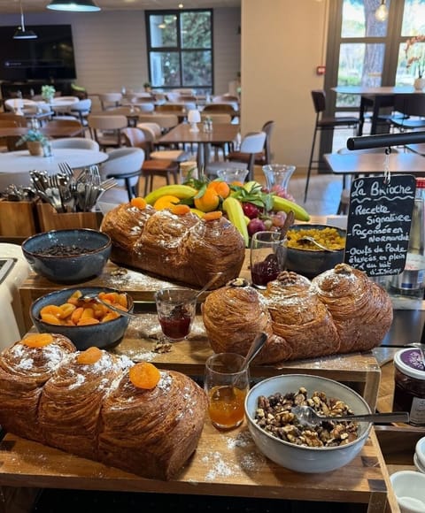 Daily cooked-to-order breakfast for a fee