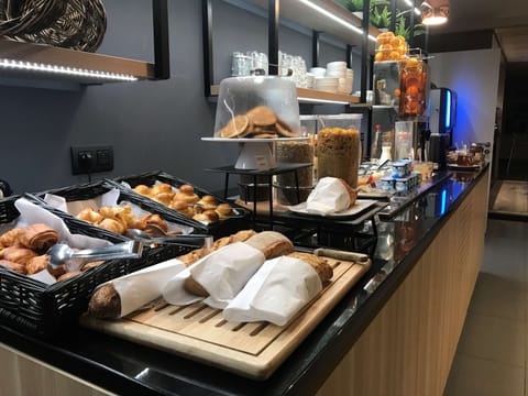 Daily buffet breakfast for a fee