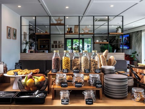Daily cooked-to-order breakfast for a fee