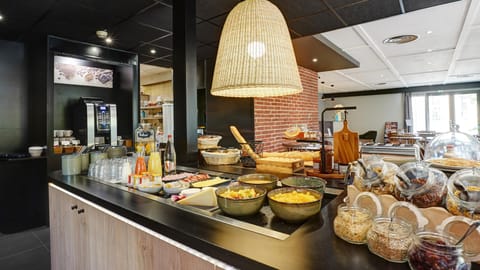Daily buffet breakfast for a fee