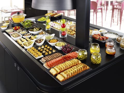 Breakfast, lunch, dinner served; French cuisine