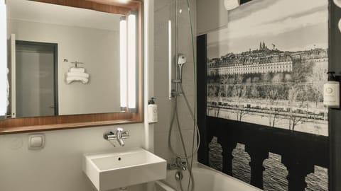 Combined shower/tub, eco-friendly toiletries, hair dryer, towels