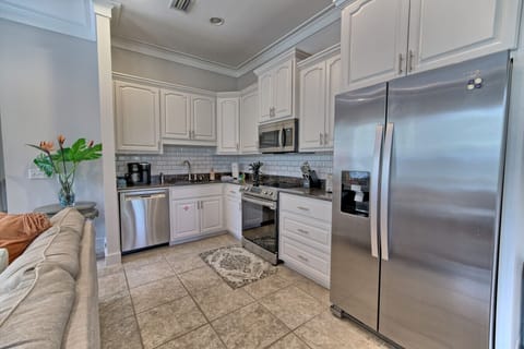 Whip up vacation meals in style with this bright and fully equipped kitchen