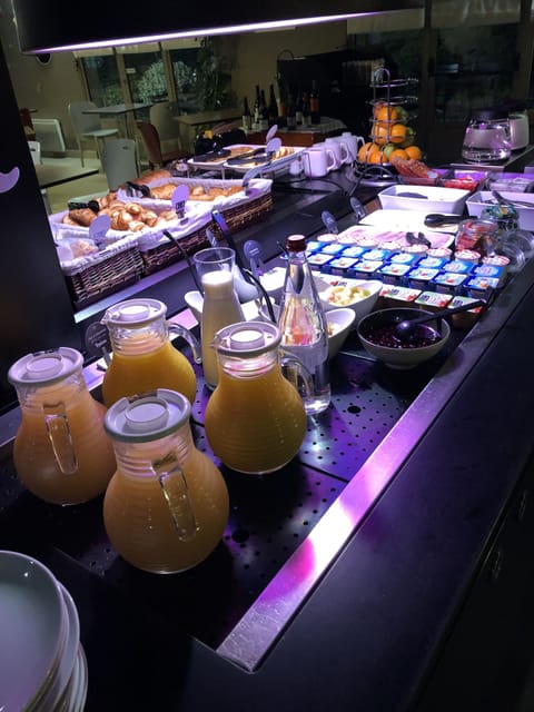 Daily buffet breakfast (EUR 13.9 per person)