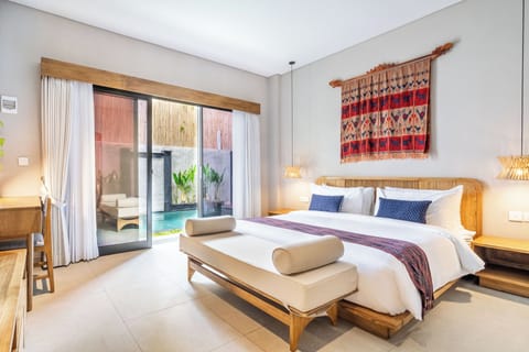 Desk, laptop workspace, iron/ironing board, free WiFi