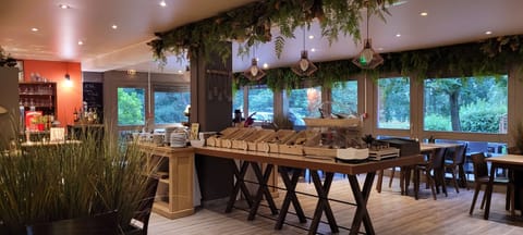 Buffet breakfast for a fee on weekends