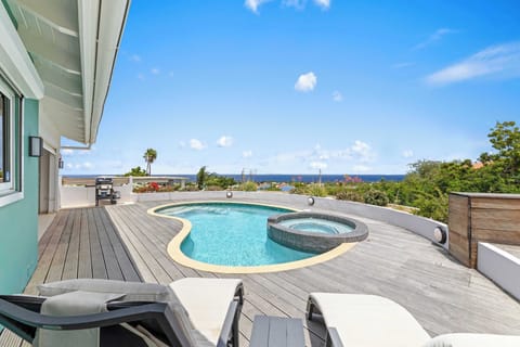 Private Pool with seaview