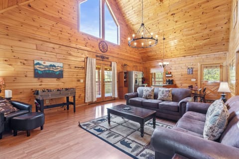 Signature Cabin, 2 Bedrooms, Non Smoking, Hot Tub | Living room | 55-inch Smart TV with digital channels, fireplace