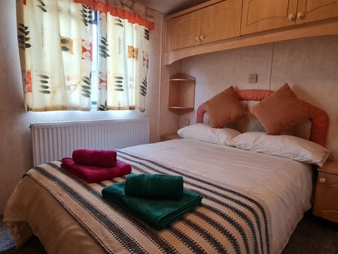 Comfort Bungalow, Patio, Courtyard View | 3 bedrooms, iron/ironing board, free WiFi