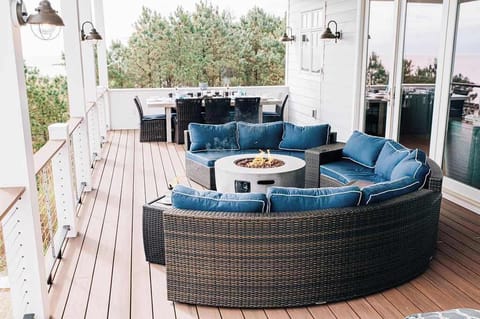 
Cozy up around the fire pit and enjoy the calm of coastal evenings—this is outdoor living at its best.