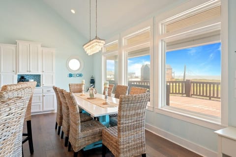House, 4 Bedrooms | Dining