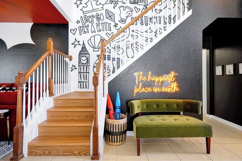 🖍️ Playful family villa near Disney with whimsical art & details.