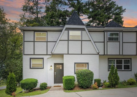 Your Charlotte retreat awaits – stylish, modern, and perfectly located!