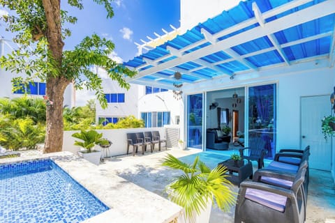 Peaceful spot to unwind above it all.