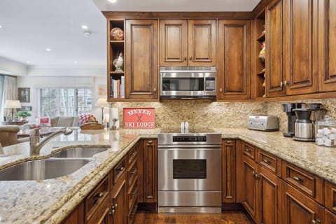 oxfordcourt209-1883_54418270620_o