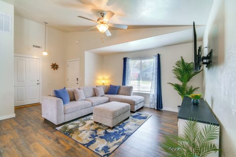 Grants Pass Vacation Rental | 3BR | 2BA | 1,320 Sq Ft | 2 Steps to Enter