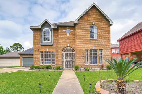 Houston Vacation Rental | 4BR | 3.5BA | 1 Step Required | 2,000 Sq Ft