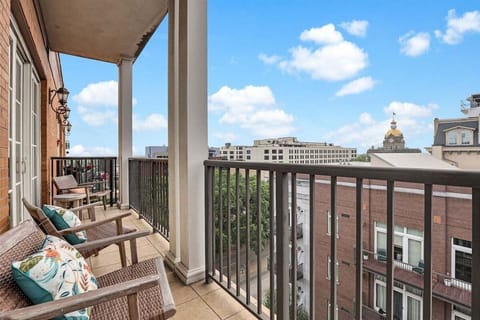 Soak in iconic Savannah views from your private sixth-floor balcony—perfect for morning coffee or evening cocktails.