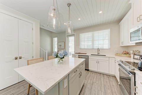 Cozy coastal kitchen has walk out balcony space