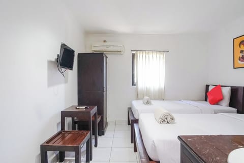 Twin Room | Desk, free WiFi, bed sheets