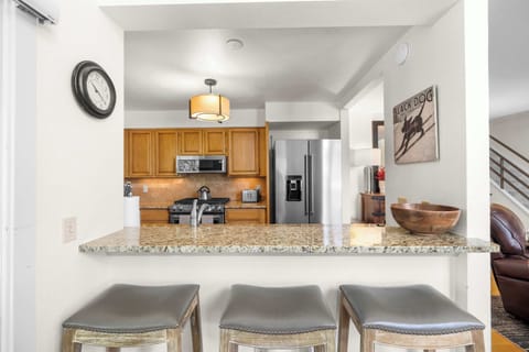 Kitchen: Drip coffee maker, blender, toaster, cooking utensils, tableware