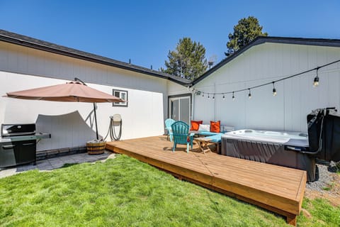 Bend Vacation Rental | 3BR | 2BA | 1 Step to Enter | 1,100 Sq Ft
