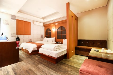 Family Twin Room (Check-in: Friday 10 PM/Saturday 11 PM) | Soundproofing, free WiFi, bed sheets
