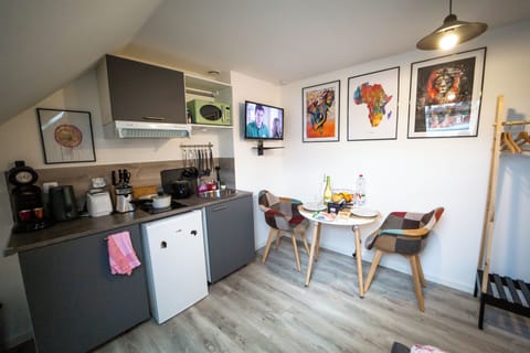 Standard Studio, 1 Double Bed, Kitchen | Private kitchen | Stovetop, toaster, blender, eco-friendly cleaning products