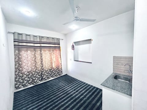 Comfort Room, City View | Iron/ironing board (on request), WiFi (free)