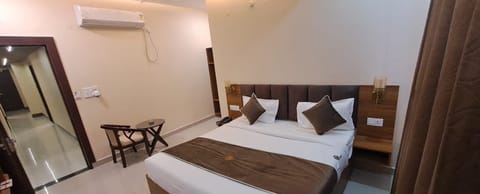 Deluxe Double Room | Free WiFi