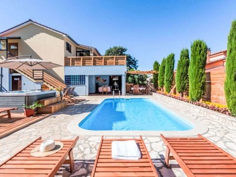 Leisure, Swimming Pool, Resort, Vacation, Umbrella, Estate, Shade, Outdoor Furniture, Eco Hotel, Villa