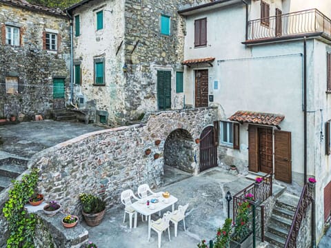 Wall, House, Home, Door, Village, Flowerpot, Balcony, Houseplant, Cobblestone, Courtyard