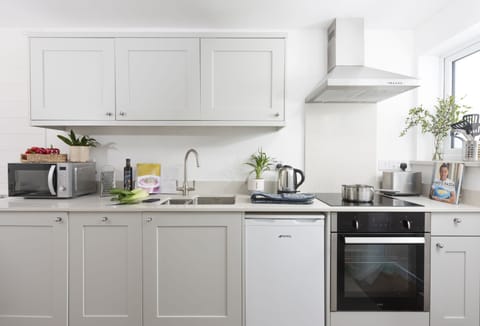 Robin, Polzeath: Plenty of space for cooking delicious meals