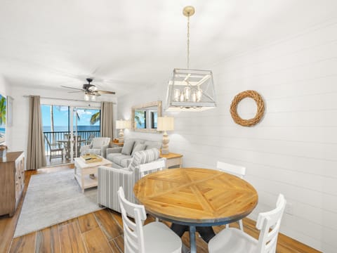 Welcome to Seaside Resort 206