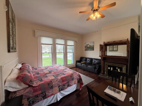 Suite #1 | Hypo-allergenic bedding, iron/ironing board, free WiFi, bed sheets