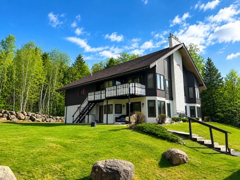 Private chalet with balcony, big yard, and peaceful wooded surroundings