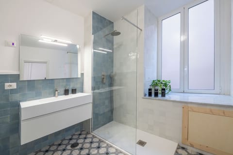 Deluxe Townhome, Balcony | Bathroom | Shower, hair dryer, bathrobes, towels